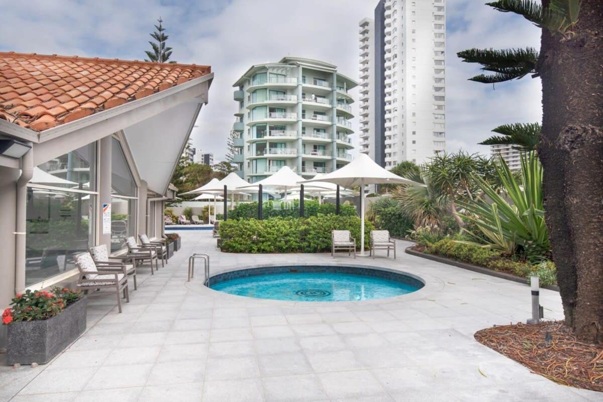 2 Bdrm In 'aquarius' Surfers Broadbeach Apartment *