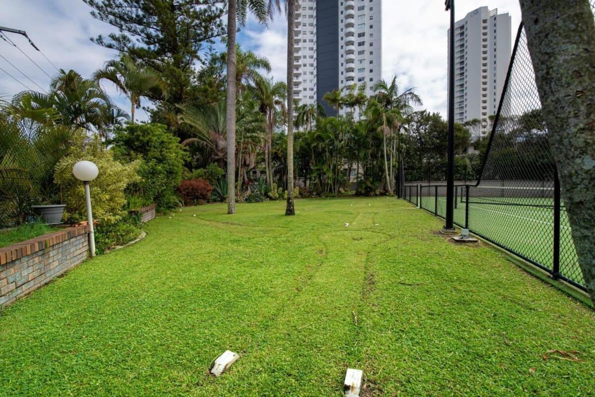 2 Bdrm In 'aquarius' Surfers Broadbeach Apartment
