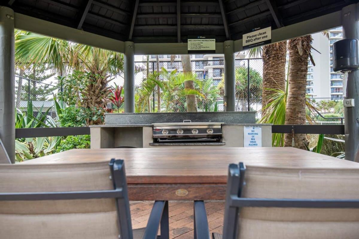 Apartment 2 Bdrm In 'aquarius' Surfers Broadbeach