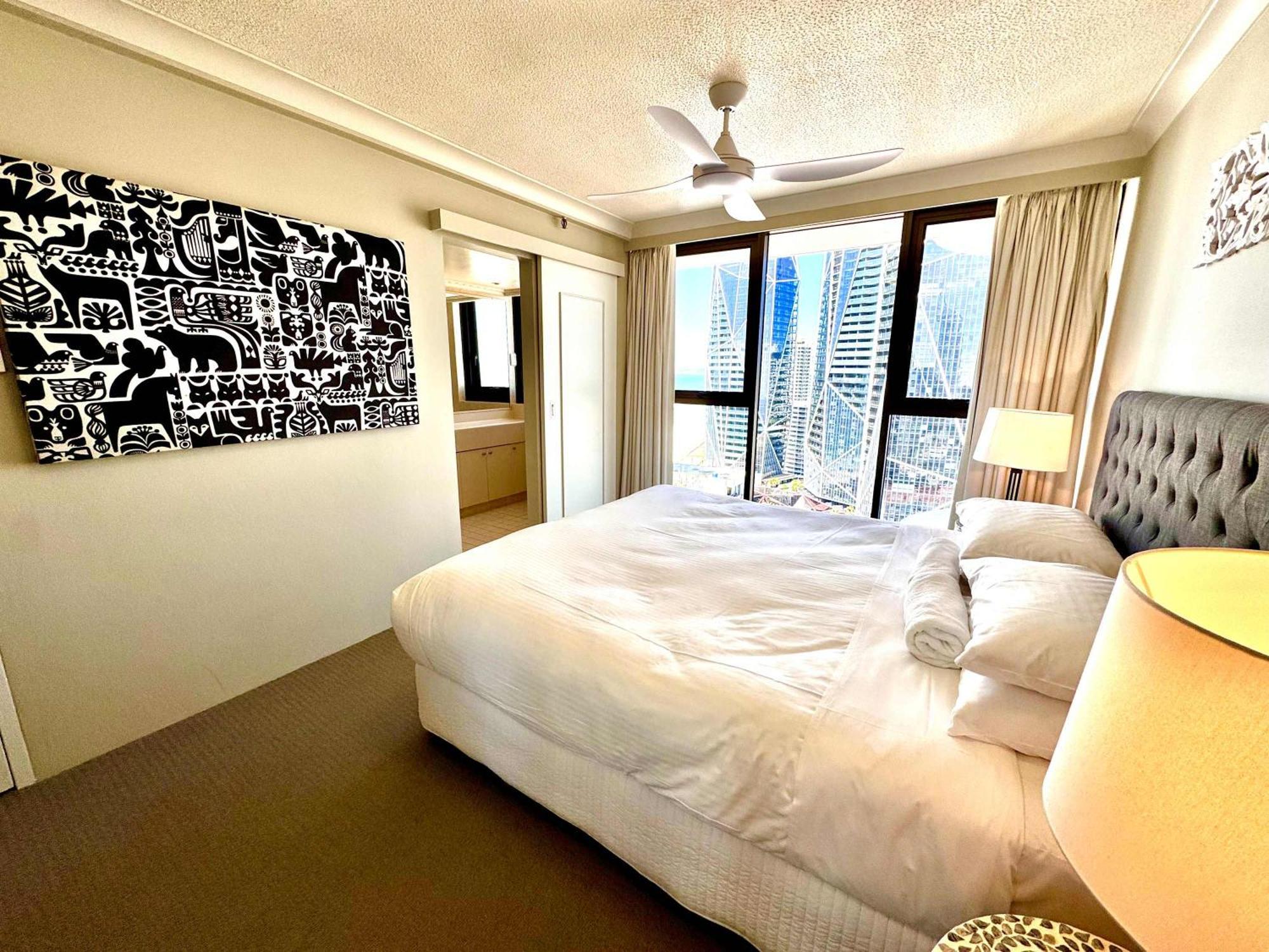 Apartment 2 Bdrm In 'aquarius' Surfers Broadbeach Gold Coast