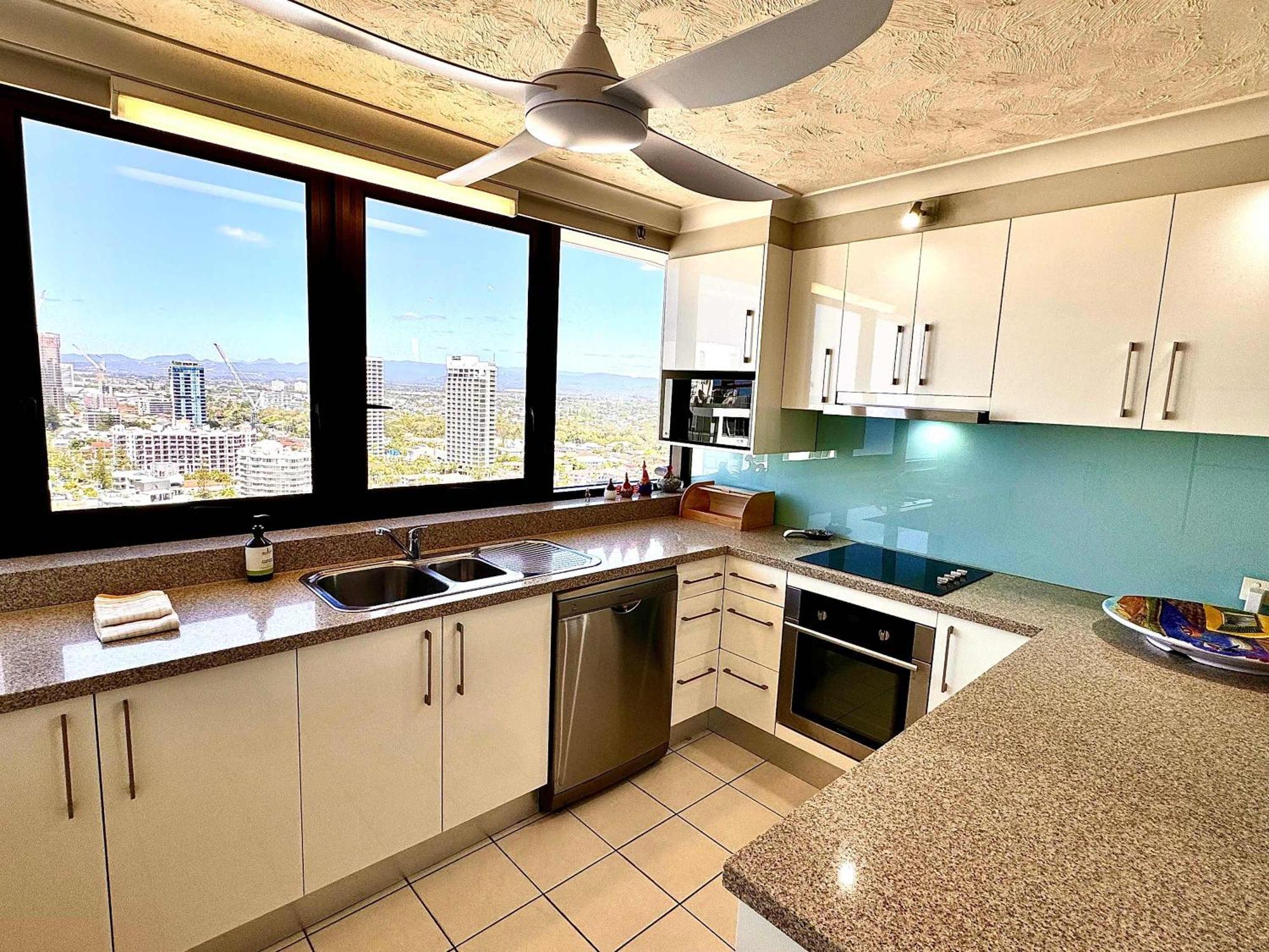 2 Bdrm In 'aquarius' Surfers Broadbeach